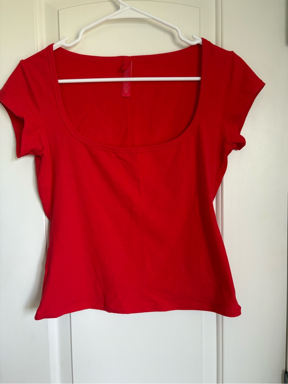 Skims Women’s Cotton Jersey Scoop Neck Tee - Vibrant Cherry Red - Size M